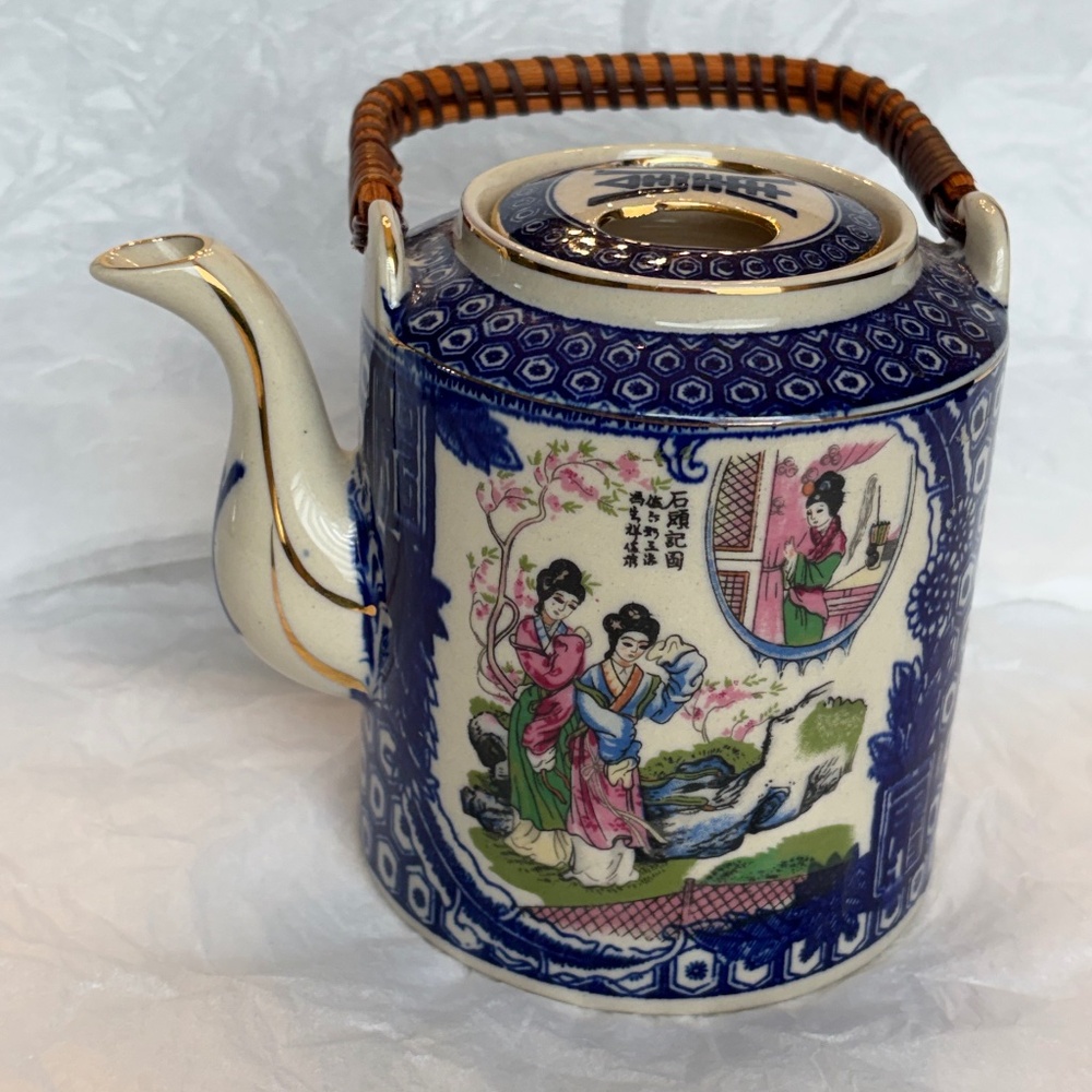 Vintage teapot, made in Japan, blue & white porcelain, Asian decor.